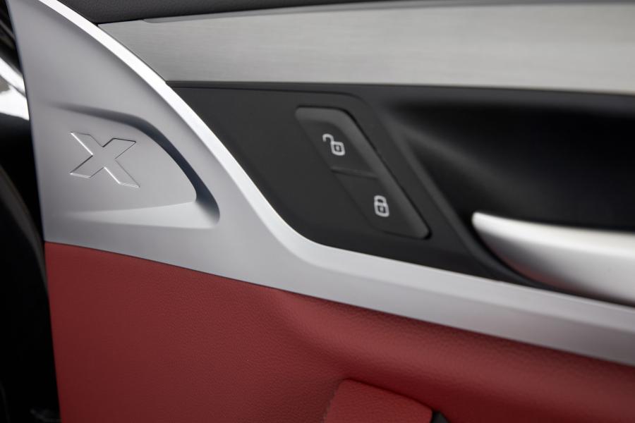 Детали интерьера BMW X4 xDrive30i (G02) 2018 года  (NA) (фото 87 из 106)